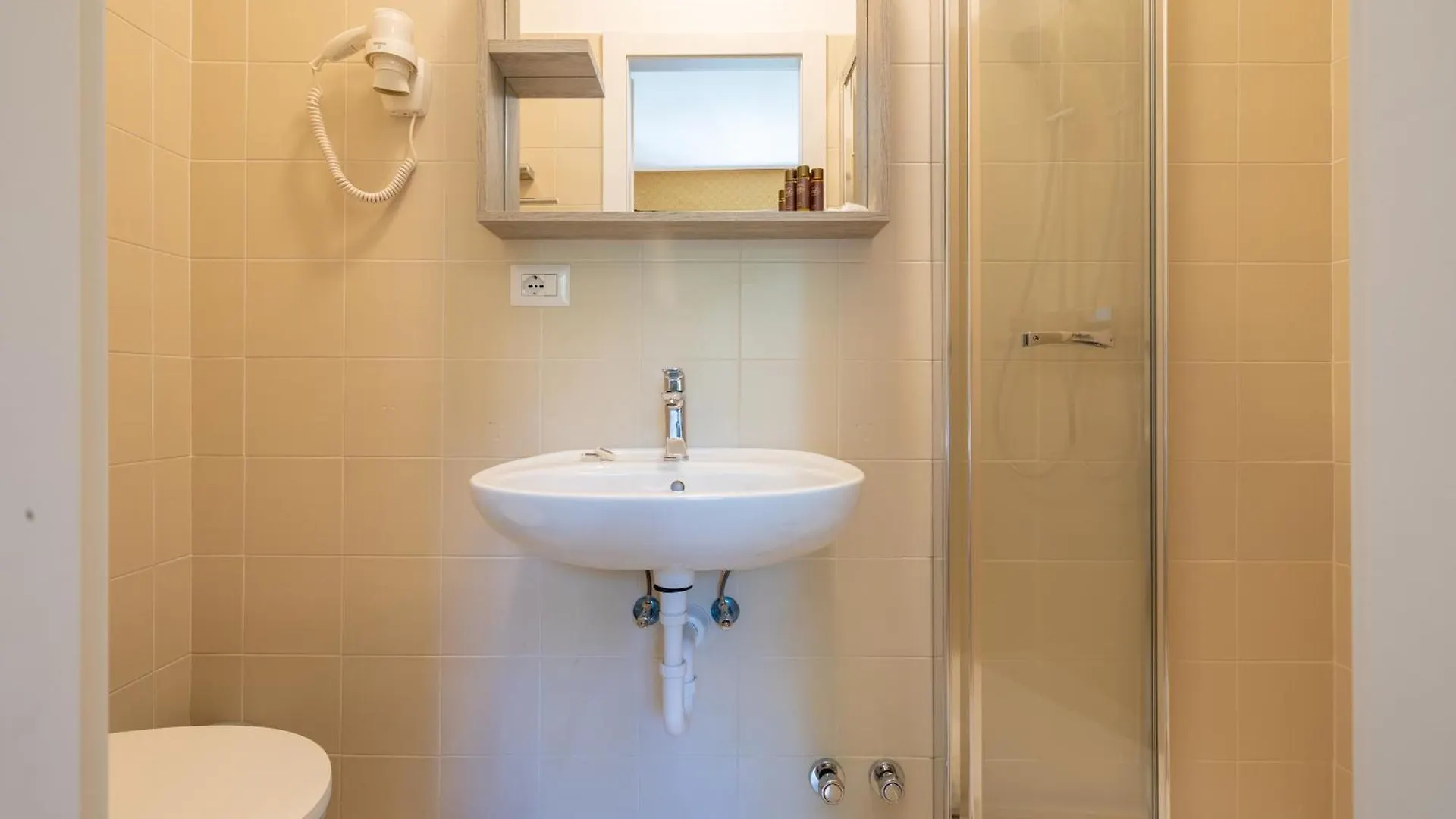 Albergo Villa Edy Tremezzo 3*,